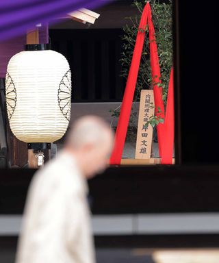 靖国例大祭、岸田首相が真榊奉納＝新藤経済再生相は参拝