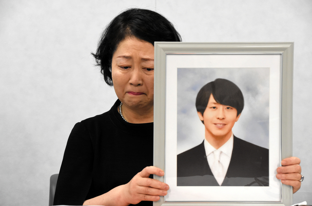 神戸の医師自殺、病院側が争う姿勢　母親が陳述「笑顔忘れられない」