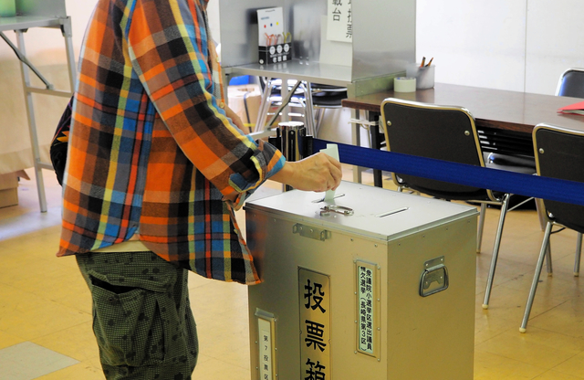衆院長崎3区補選、無党派層7割弱が山田氏に　本社出口調査