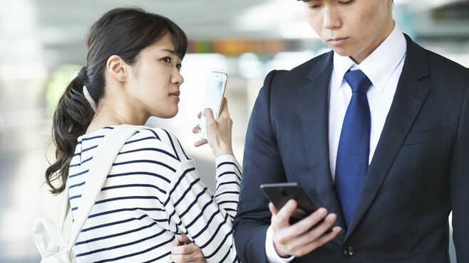 ｢歩きスマホ｣の習慣がもたらす想像以上の悪影響