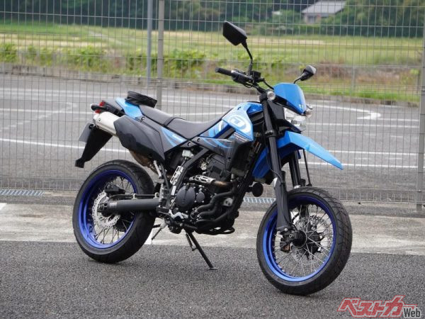 カワサキ製モタードバイクの集大成、「DトラッカーX」