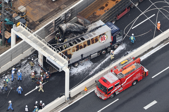 首都高池袋線で多重事故、3人死亡、2人けが　埼玉県戸田市