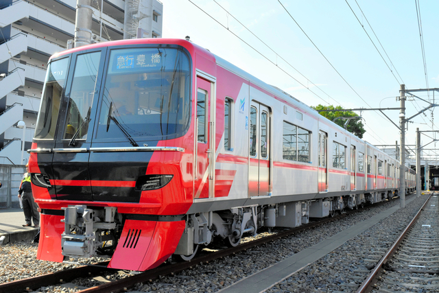 名鉄の通勤型電車、貫通扉を真ん中へ　スムーズな避難誘導のため変更