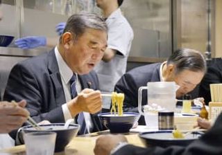 自民・石破氏「ラーメンは人生」　議連で試食、感想しみじみ語る