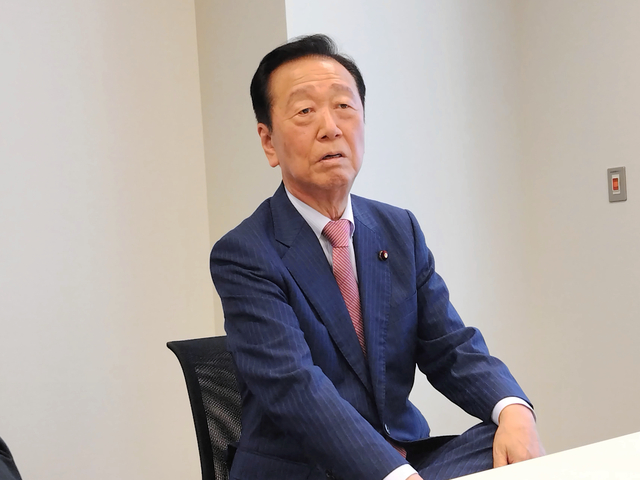 立憲・岡田氏、パーティーめぐる混乱で謝罪　小沢氏「信じられない」