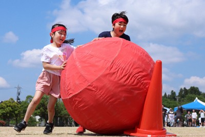 被災地の子どもたち、青空の下で笑顔の運動会　能登半島地震5カ月