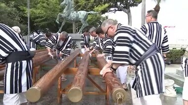 博多祇園山笠「棒洗い」神事　海水で磨き上げ安全祈願　福岡市