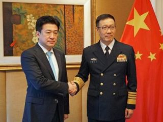 日中防衛相が初会談、懸念伝達　意思疎通は継続、平和と安定強調