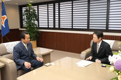 「環境との両立は堅持」　静岡県知事、JR東海社長と初めて面会