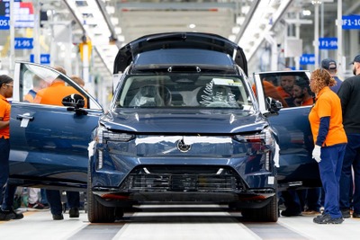 ボルボの新型電動SUV『EX90』、航続600km…米工場で生産開始
