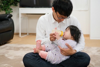 意外？「育児する男性は男らしくない」と考える人の割合、日本が最低