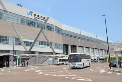 北陸新幹線に接続のJR大糸線を“増便”　臨時バス、初日は客まばら