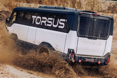 オフロード性能を極めたバス、「世界で最も頑丈」と標榜…チェコのトルサスが新型を発表
