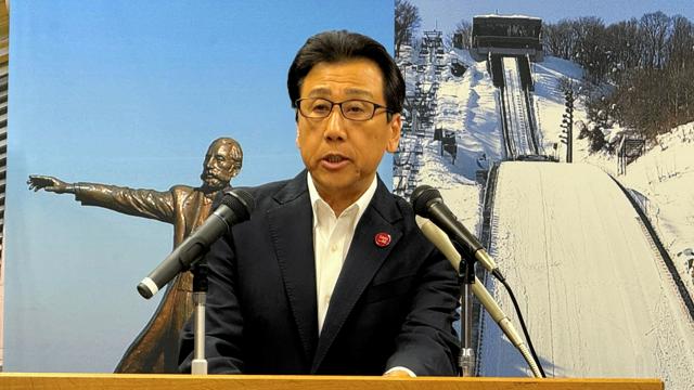 市職員の名刺自腹の慣習、札幌市長「マッチしない」公費負担を検討へ
