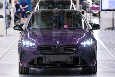 BMW『1シリーズ』新型、いよいよ生産開始…高性能版「M135」がラインオフ