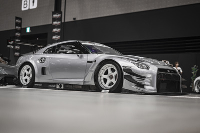 本物のGTR GT-3をストリート仕様に！度肝を抜いたMoontechの超絶カスタム、週末のFENDERISTにも出展