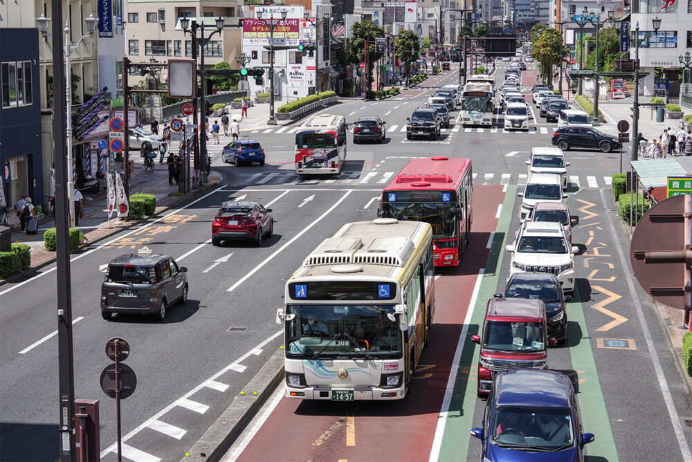 クルマが走る道路の幅……ここの余裕って何ミリ取ってあるの?