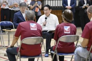 認知症「つながりが大切」　首相が高齢者と意見交換、東京