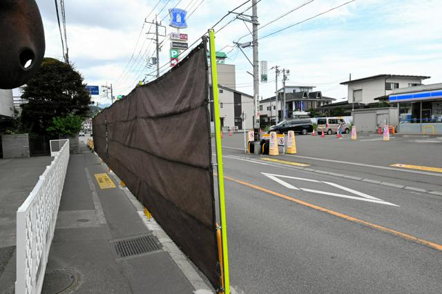 茶色に張り替えた富士山隠す幕、わずか4日で穴見つかる　撮影目的か