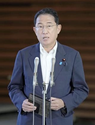 首相「緊張感持ち対応を」　台風5号、防災相に指示