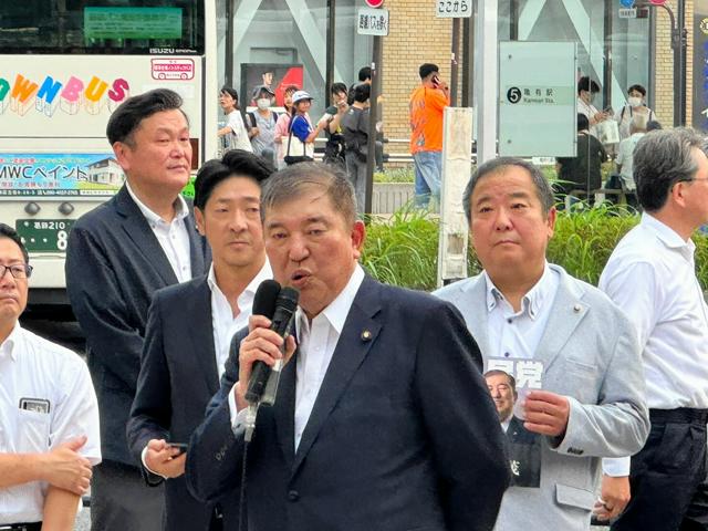 石破氏、保険証廃止の先送り「選択肢として当然」　林氏の主張に賛同