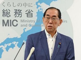 公務員「地域手当」の見直し表明　総務相、支給率は県単位に