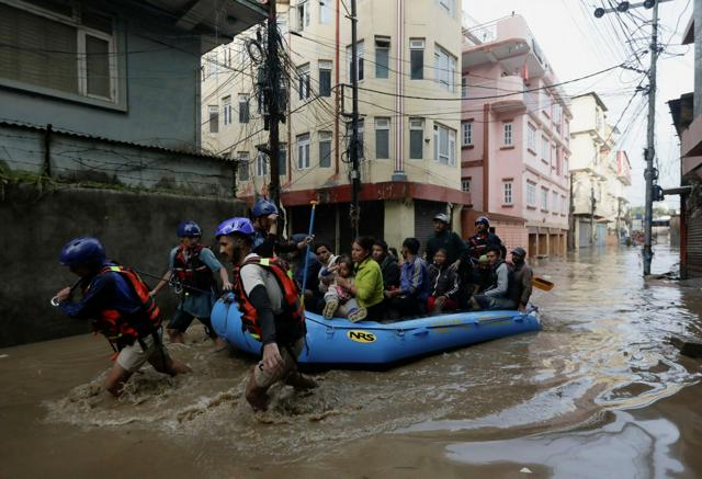 ネパール首都など豪雨被害、130人死亡60人不明　洪水や地滑り