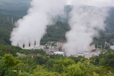 九電子会社、地熱発電の電力をオークション方式で卸売り　全国初