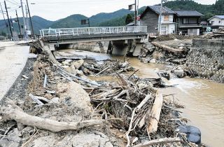 地震と水害に苦しむ能登の町が迎えた「衆院選」　放置されたがれき、疲れ切った高齢者…政治はどう答えるのか