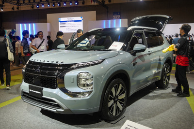 「令和のランエボ」走りも強化した新型『アウトランダーPHEV』にSNS注目「質感やばい！」