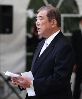 首相、殉職自衛隊員を追悼　「遺志を受け継ぎ国民守る」