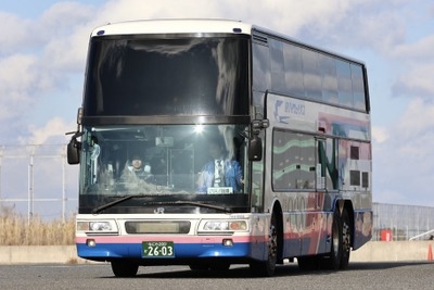 三菱ふそうエアロキング＆日野プロフィア3軸牽引車を自ら操る！　運転体験ツアー企画