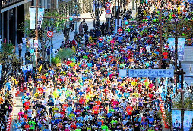 2万人参加の神戸マラソン、知事選と同日　交通規制の回避を呼びかけ