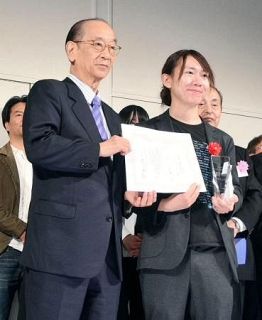 都知事選候補のＳＦ作家に大賞　ＳＮＳ活用で公約更新