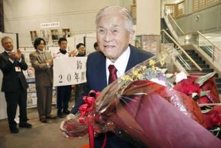 全国最高齢首長、87歳で引退　田んぼアートの青森・田舎館村