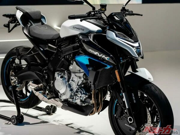 【海外】新型ストリートファイター「675NK」ミラノショーで初公開！675cc並列3気筒エンジンの異形フェイス