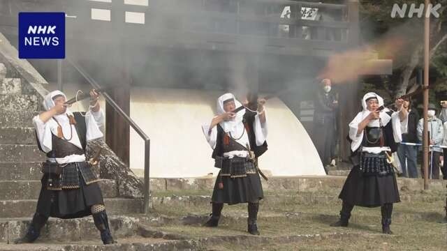 和歌山 岩出の根来寺で「かくばん祭り」 火縄銃を撃つ演武